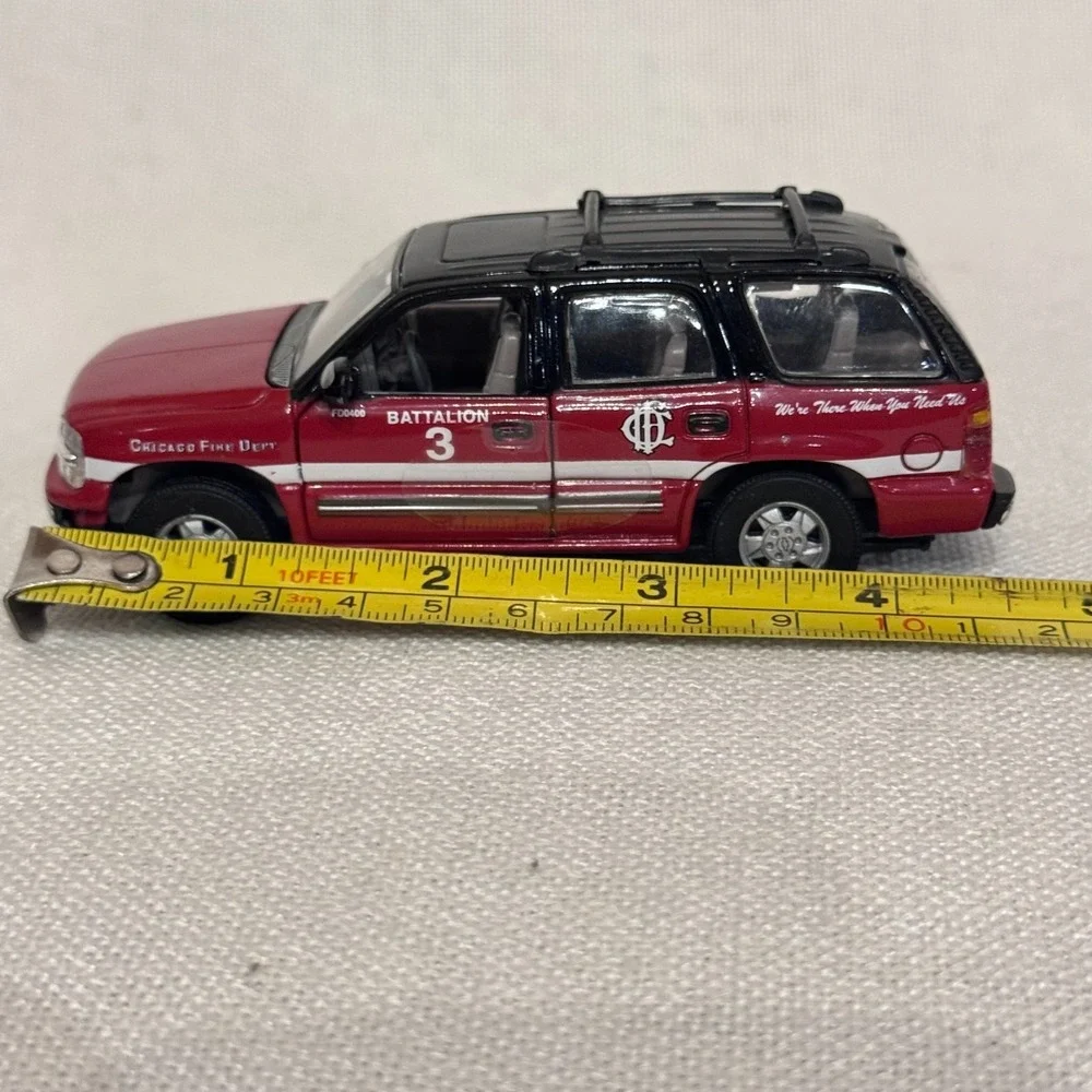 1/64 Chevy Tahoe Chicago Fire Department CFD Model Car Diecast Battalion 3 Red